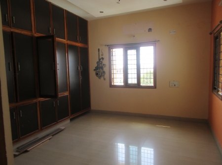 3) Li id 285 - Childrens Bedroom.JPG